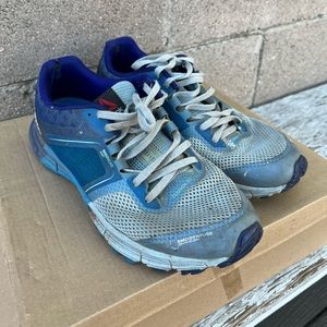 Reebok women running shoes. Size: 8.5 US